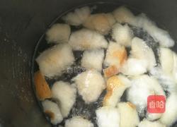 冰糖雪梨的做法图解2