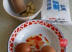 蒜泥鸡蛋的做法图解1