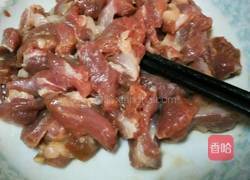土豆炒肉片的做法图解1