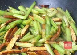 芹菜炒香干的做法图解10