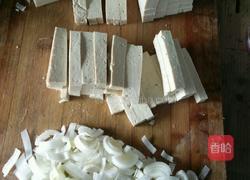 大葱烧豆腐的做法图解1