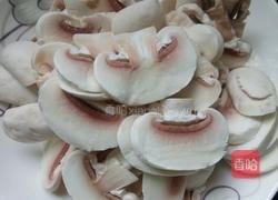 口蘑扒菠菜的做法图解5