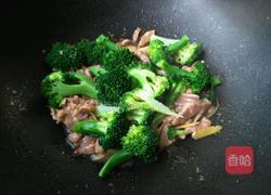 西兰花炒肉片的做法图解10