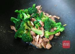 西兰花炒肉片的做法图解11