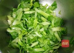 凉拌芹菜的做法图解1