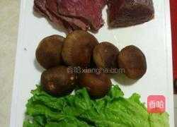香菇扒牛排的做法图解1