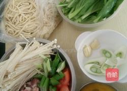 家常西红柿鸡蛋面（荤）的做法图解1