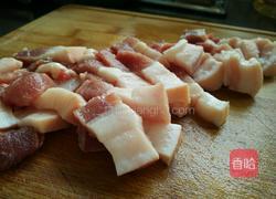 青菜烧大肉的做法图解1