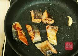 玉米配三文鱼的做法图解5