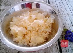 冰糖雪梨银耳汤的做法图解1