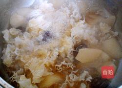 冰糖雪梨银耳汤的做法图解5