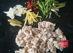 泡椒炒小肠的做法图解2