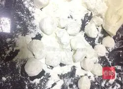 Illustration of how to make mushroom and carrot dumplings 3