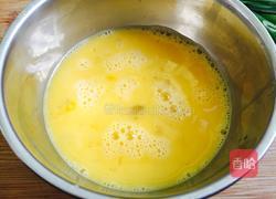 木耳大葱炒蛋的做法图解2