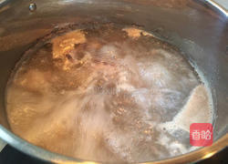 酸辣牛骨汤的做法图解3