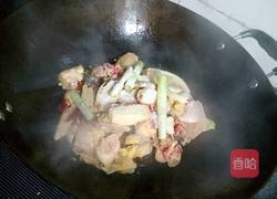 紫山药炖鸡的做法图解3
