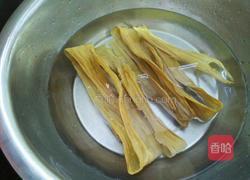 腐竹炒肉片的做法图解1