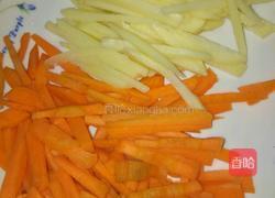 萝卜土豆炒青椒的做法图解2