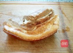 蒜苗炒肉片的做法图解1