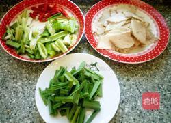 蒜苗炒肉片的做法图解2