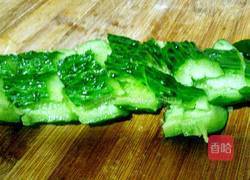 黄瓜拌腐竹花生的做法图解2