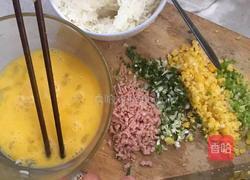 米饭鸡蛋饼的做法图解1