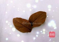 制作蛋糕装饰～巧克力叶子的做法图解4