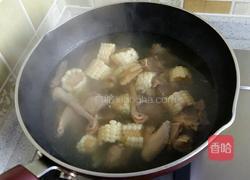玉米鲜菇乳鸽汤的做法图解1
