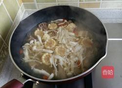 玉米鲜菇乳鸽汤的做法图解2