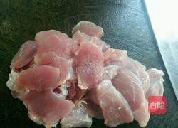 西兰花炒肉片的做法图解1