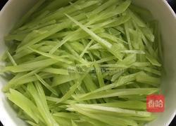 凉拌莴笋的做法图解1