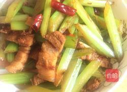 五花肉炒芹菜的做法图解8