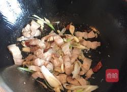 五花肉炒芹菜的做法图解3