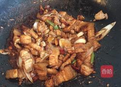 五花肉炒芹菜的做法图解4