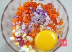 10分钟快手创意早餐-洋葱圈蛋卷的做法图解5