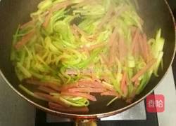 西葫芦炒香肠的做法图解5