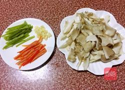 平菇炒肉的做法图解2