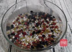 五谷杂粮粥的做法图解1