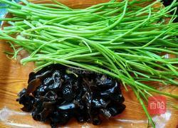 芹菜猪肉饺子馅的做法图解3