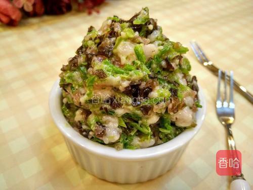 菜谱中用到的饺子馅是芹菜猪肉馅儿的,菜谱已出,有喜欢的友友可以查看。