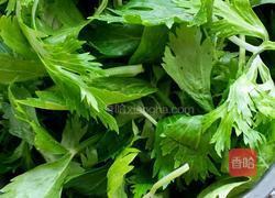 拌芹菜叶的做法图解1