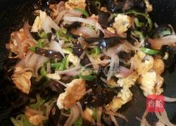 洋葱木耳炒双蛋的做法图解8