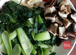 耗油油菜香菇的做法图解1