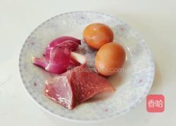 洋葱瘦肉鸡蛋羹的做法图解1