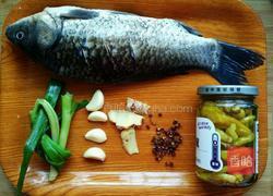 泡椒鲫鱼的做法图解1