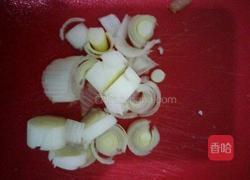 菜花炒肉的做法图解1