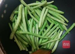 豆角炖窝瓜的做法图解1