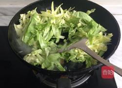 胡萝卜木耳炒圆白菜的做法图解5