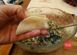 柳叶饺子的包法的做法图解12