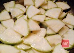 西葫芦木耳炒鸡蛋的做法图解5